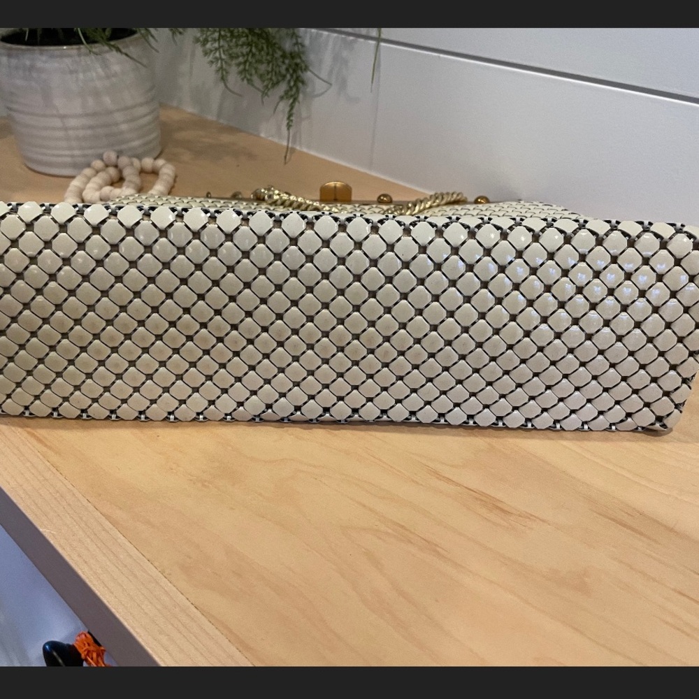 Rare find! Vintage large mesh whiting and Davis white purse - Picture 8 of 8